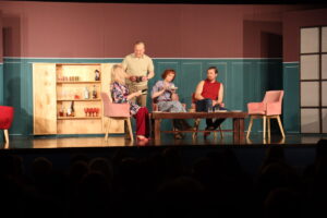 Spektakl ,,Kłamstewka'' w wykonaniu aktorów Ave Teatr, scena na sali widowiskowej MDK Lubliniec